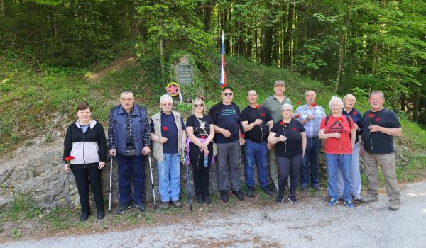 Tradicionalni pohod od spomenika do spomenika